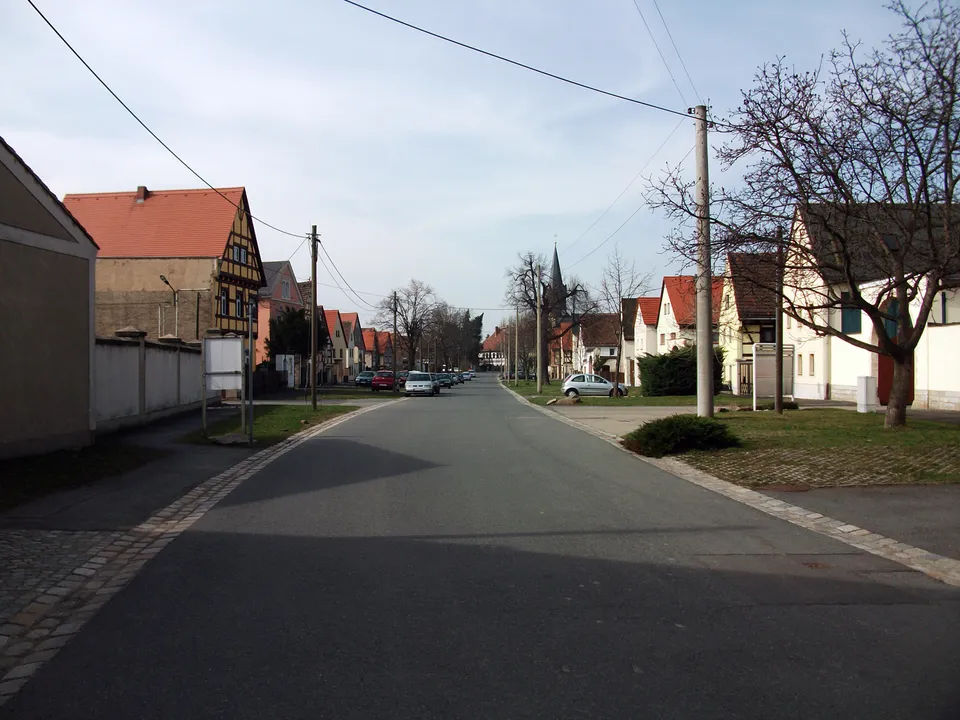 Die Straße Altkaditz in Dresden-Kaditz
