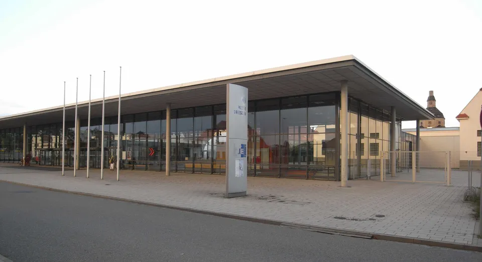 Eingangsgebäude der Messe Dresden