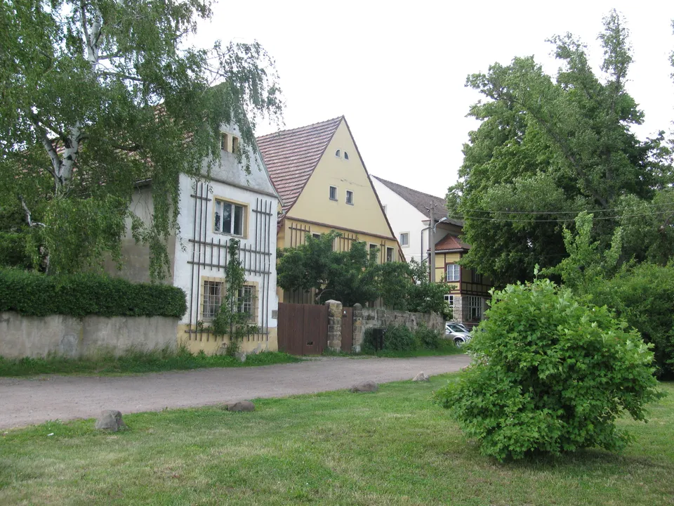 Gebäude im Dorfkern von Zschieren