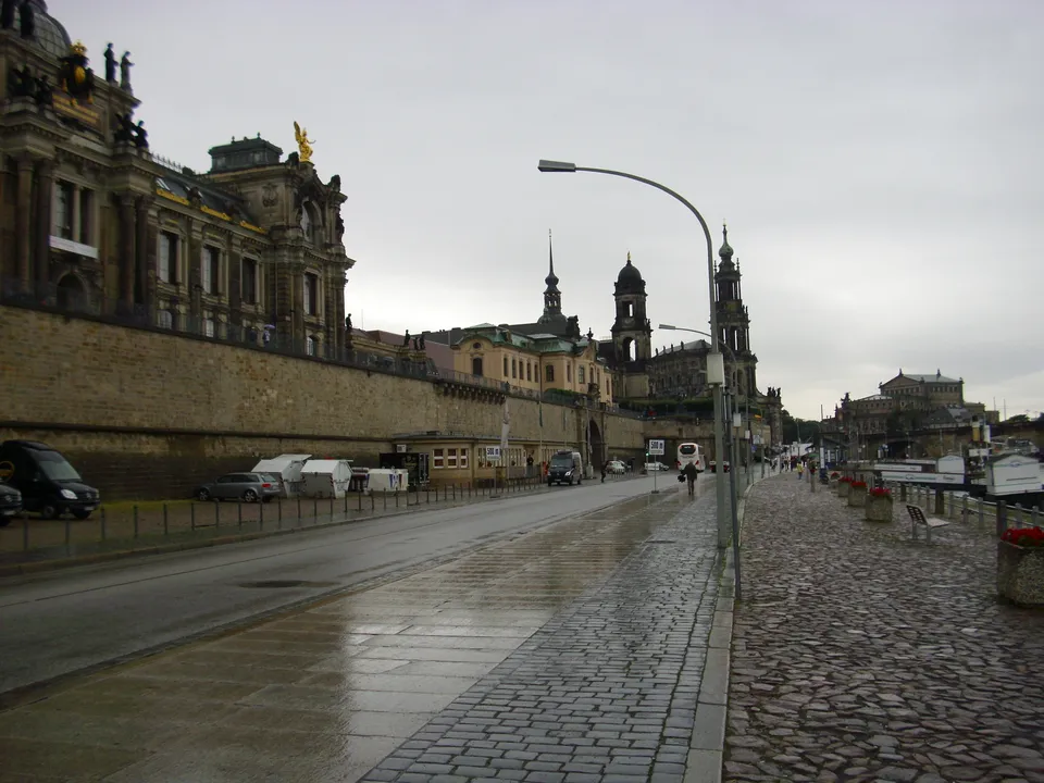 Das Terrassenufer mit Hofkirche